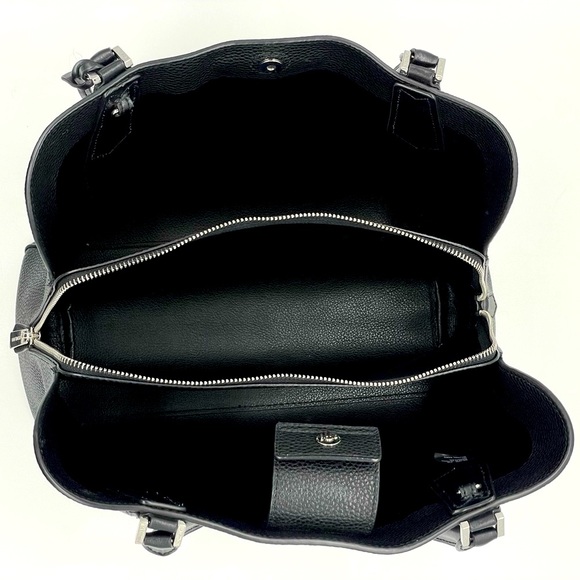 🎉🎉🎉SOLD🎉🎉🎉Black & Silver Michael Kors Purse - Picture 8 of 10